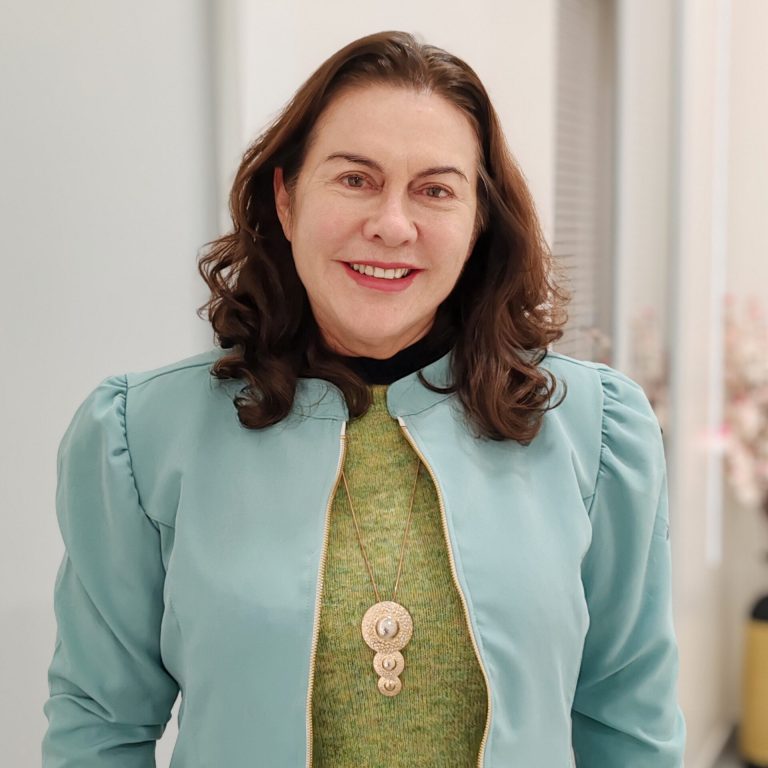 DRA. LÚCIA SCHAFFER_FRENTE